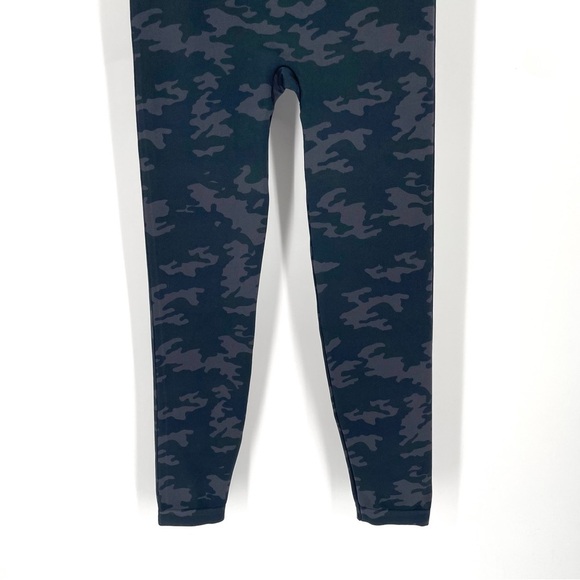 Spanx Look at Me Now Seamless Black Camo High Waisted Comfort Legging Pant - Picture 6 of 8